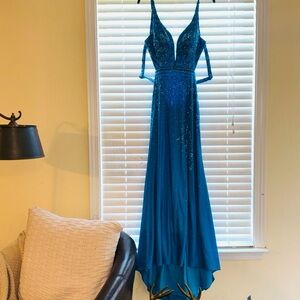 Ellie Wilde Blue Sleeveless Plunge Gown for Prom